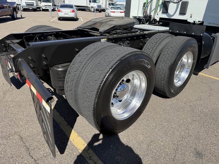 2022 Kenworth T680 76" Raised Roof Sleeper, exterior photo 3