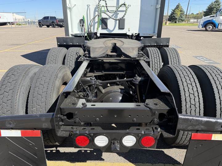 2022 Kenworth T680 76" Raised Roof Sleeper, exterior photo 4