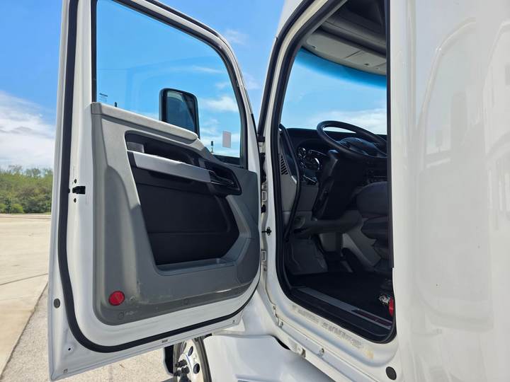 2022 Kenworth T680 76" Raised Roof Sleeper, interior photo 7