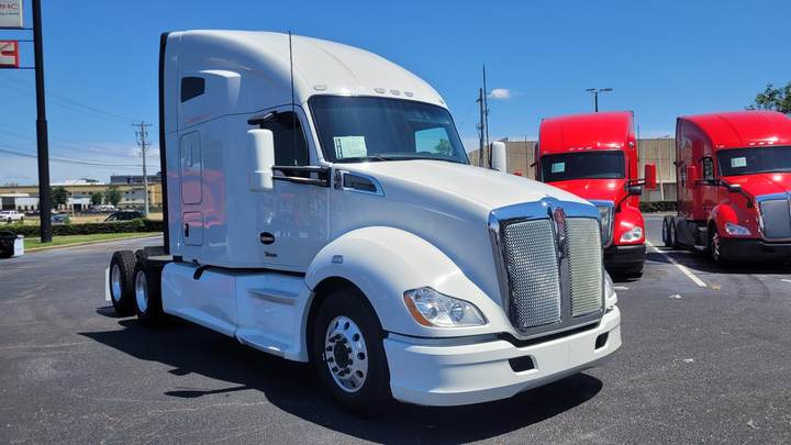 2022 Kenworth T680 76" Raised Roof Sleeper, exterior photo 1