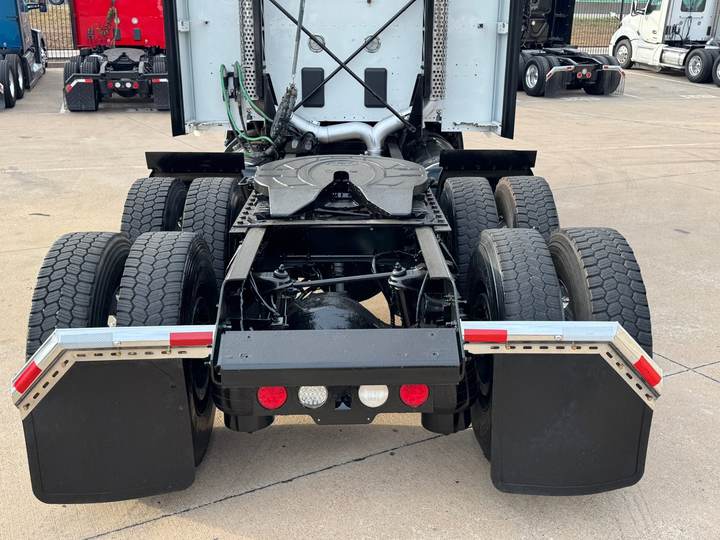 2022 Kenworth T680 76" Raised Roof Sleeper, exterior photo 3