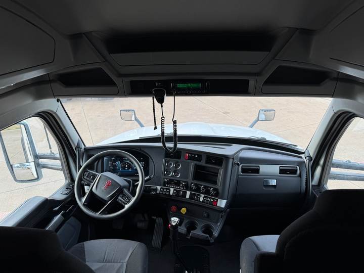 2022 Kenworth T680 76" Raised Roof Sleeper, interior photo 8