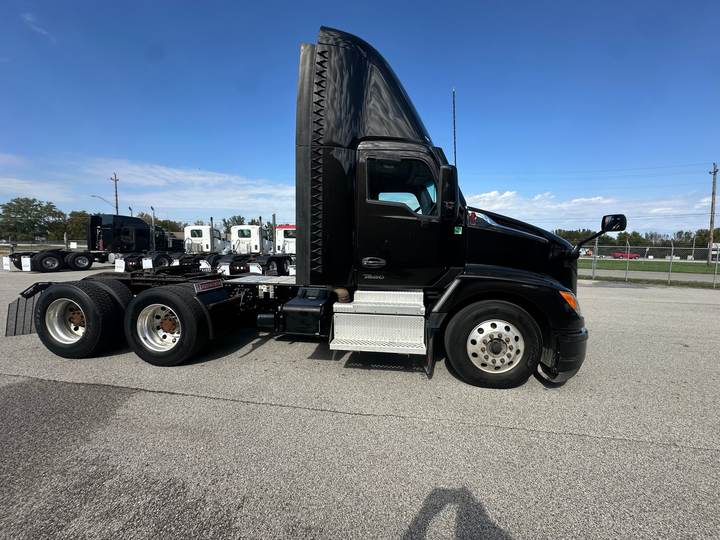 2022 Kenworth T680 Day Cab, exterior photo 6