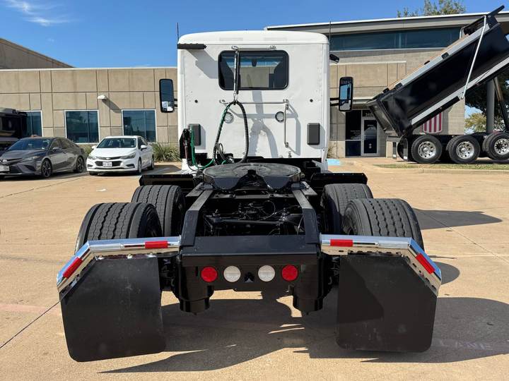 2022 Kenworth T680 Day Cab, exterior photo 4