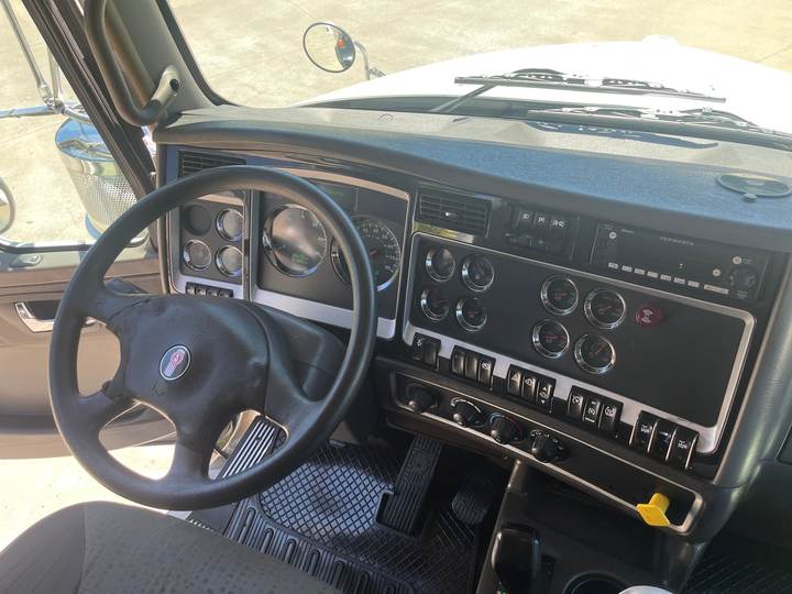 2022 Kenworth T800 Tandem Dump Truck, interior photo 4