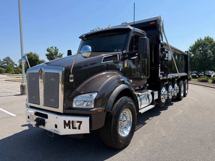 2022 Kenworth T880 5-Axle Dump Truck, exterior photo 2