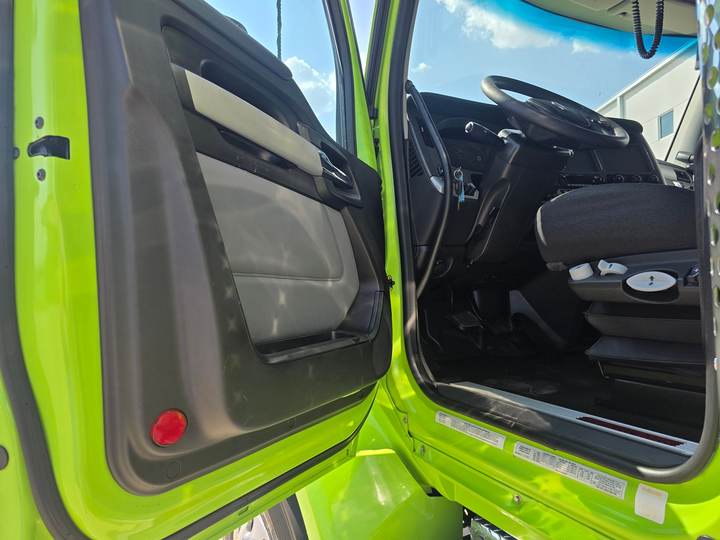 2022 Kenworth T880 52" Mid Roof Sleeper, interior photo 5
