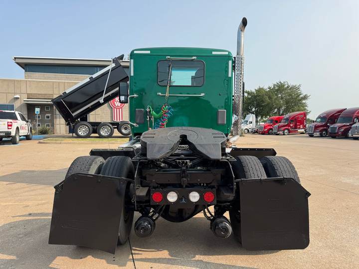 2022 Kenworth T880 Day Cab, exterior photo 1