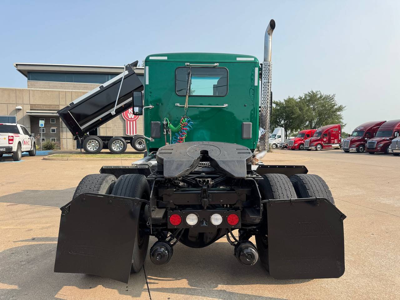 2022 Kenworth T880 Day Cab, exterior photo 1