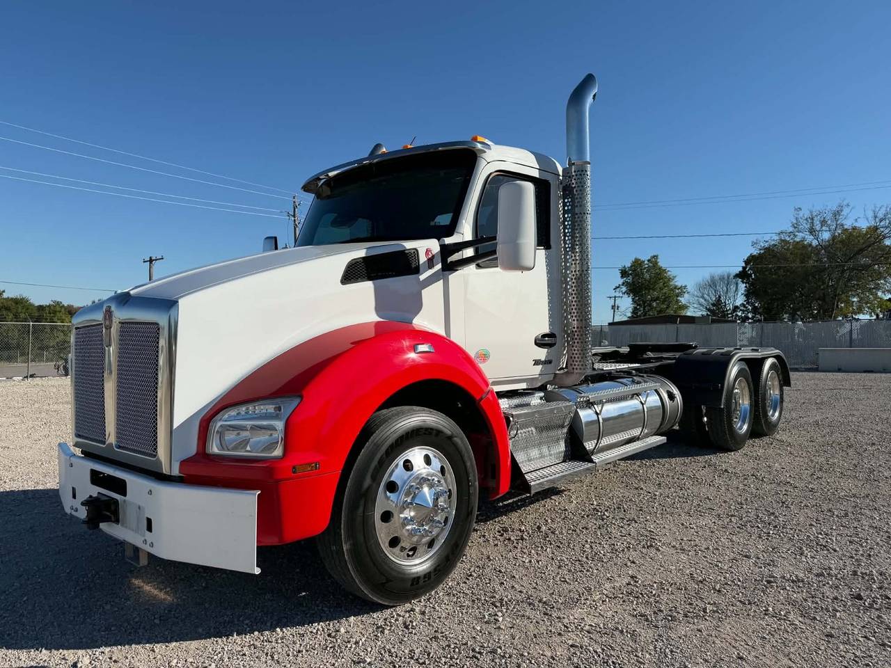 2022 Kenworth T880 Day Cab, exterior photo 1