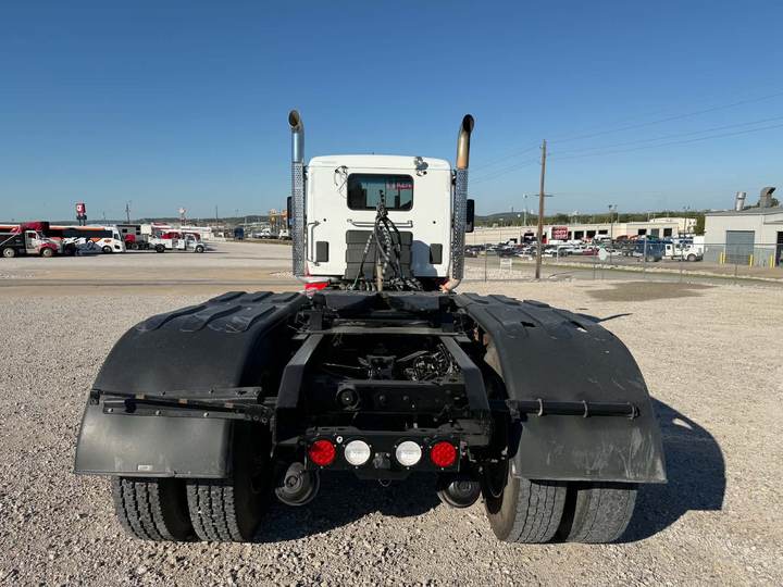2022 Kenworth T880 Day Cab, exterior photo 4
