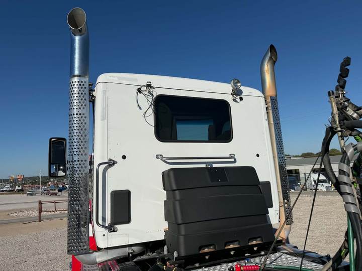 2022 Kenworth T880 Day Cab, exterior photo 5