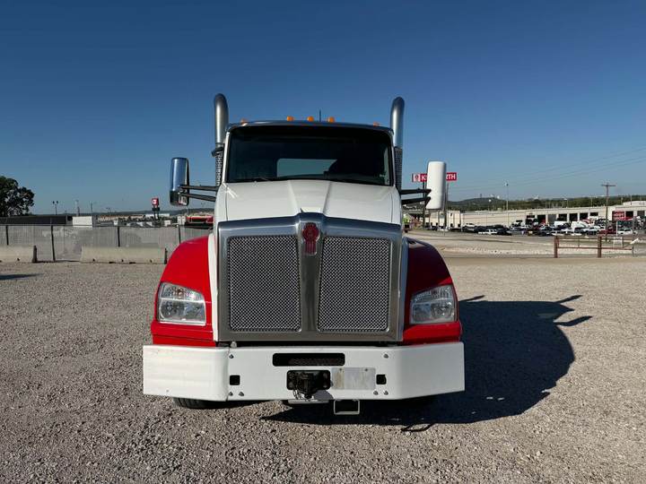 2022 Kenworth T880 Day Cab, exterior photo 6