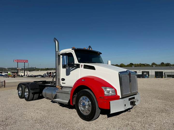 2022 Kenworth T880 Day Cab, exterior photo 7