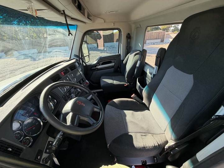 2022 Kenworth T880 Day Cab, interior photo 8