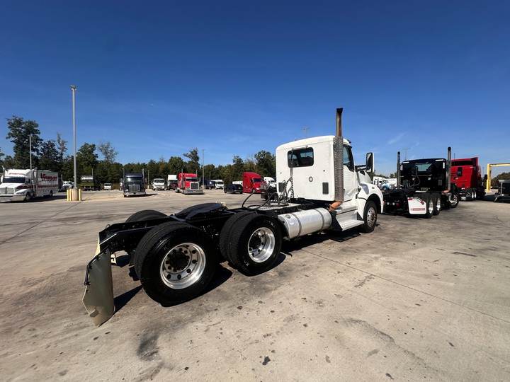 2022 Kenworth T880 Day Cab, exterior photo 5