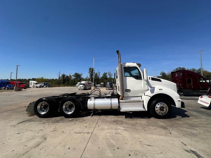2022 Kenworth T880 Day Cab, exterior photo 6