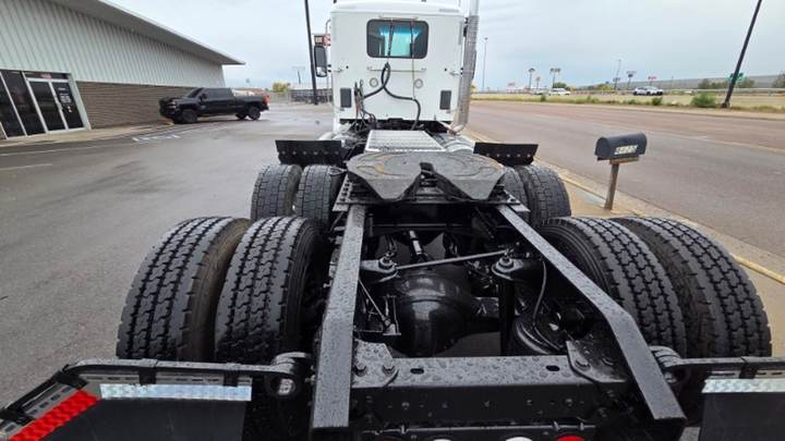 2022 Kenworth T880 Day Cab, exterior photo 3