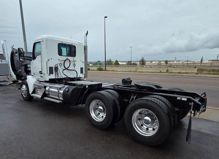 2022 Kenworth T880 Day Cab, exterior photo 4