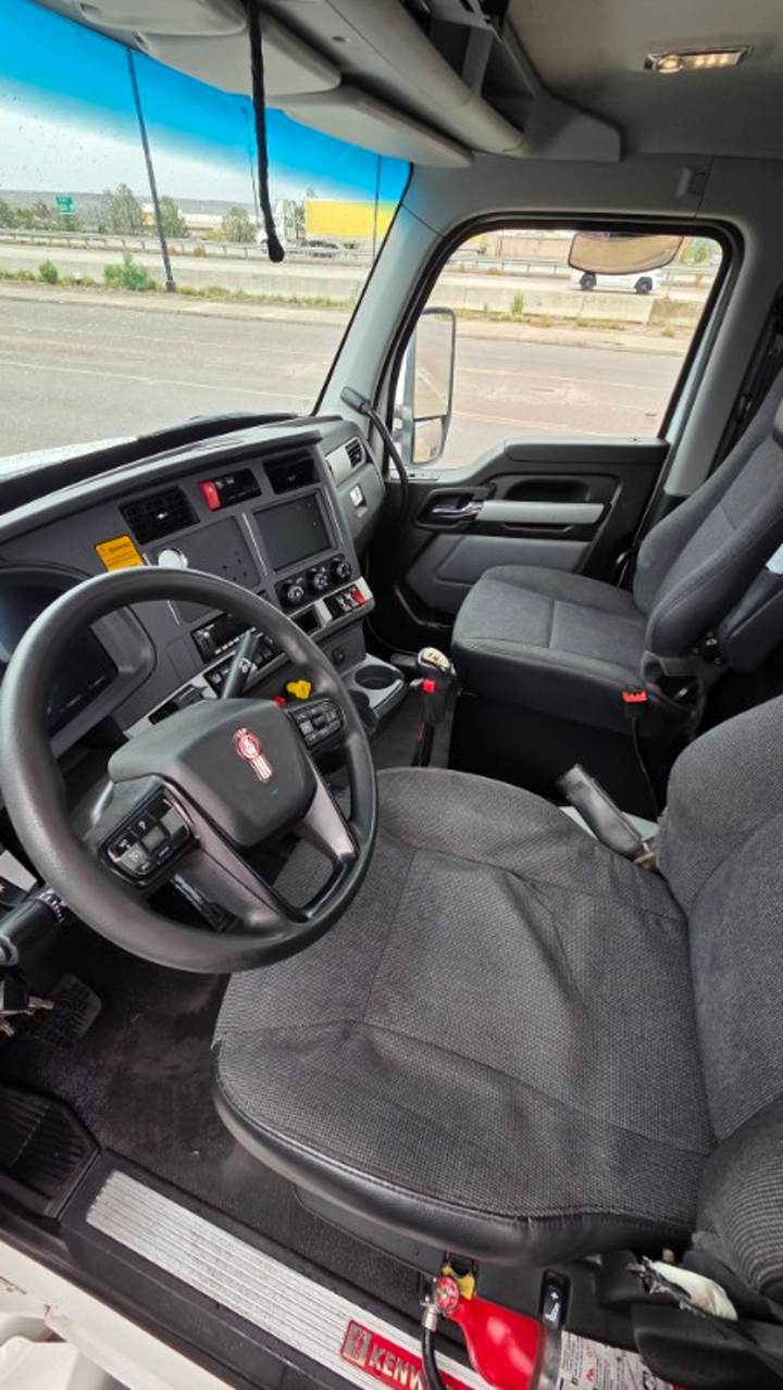 2022 Kenworth T880 Day Cab, interior photo 5