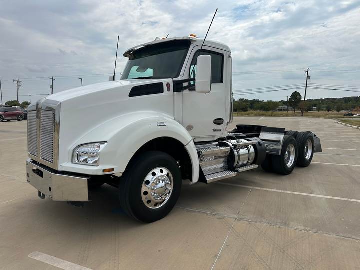 2022 Kenworth T880 Day Cab, exterior photo 6