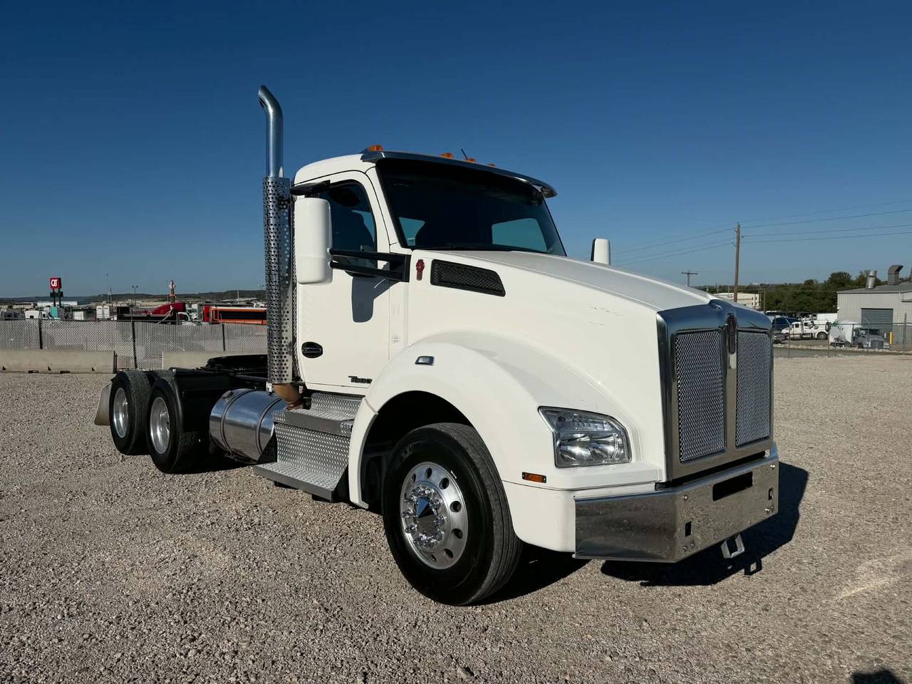 2022 Kenworth T880 Day Cab, exterior photo 1