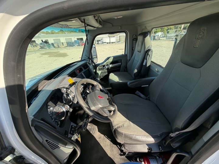2022 Kenworth T880 Day Cab, interior photo 6