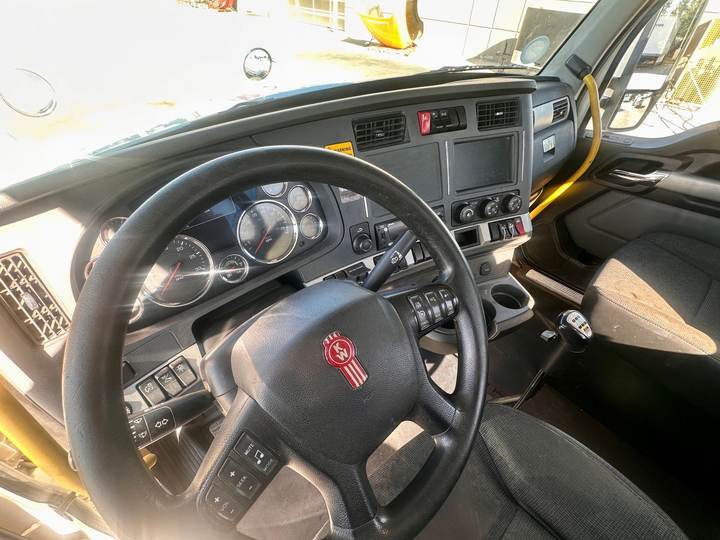 2022 Kenworth T880 Day Cab, interior photo 7