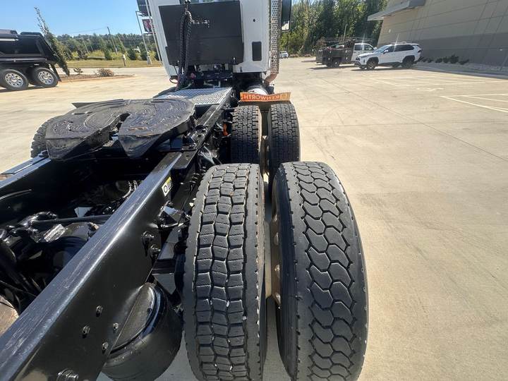 2022 Kenworth T880 Day Cab, exterior photo 6