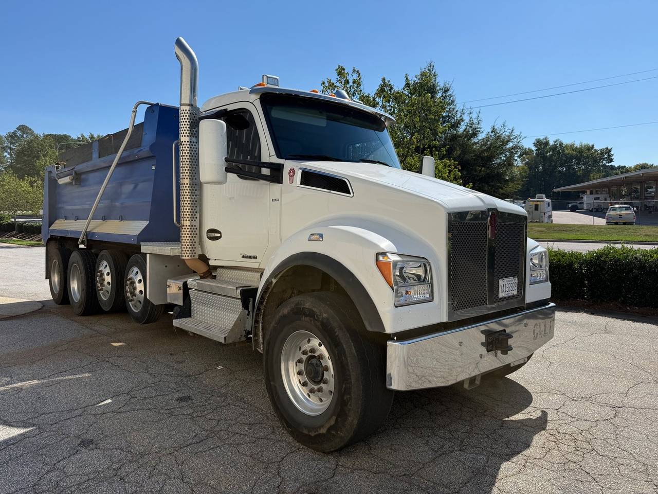 2022 Kenworth T880 Quad Axle Dump Truck, exterior photo 1
