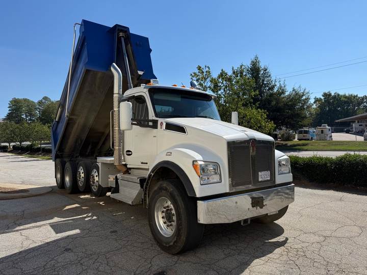 2022 Kenworth T880 Quad Axle Dump Truck, exterior photo 2