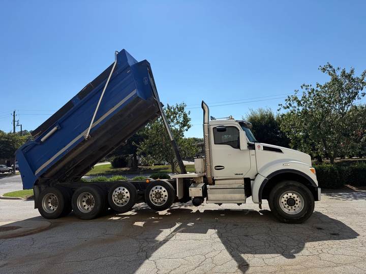 2022 Kenworth T880 Quad Axle Dump Truck, exterior photo 4