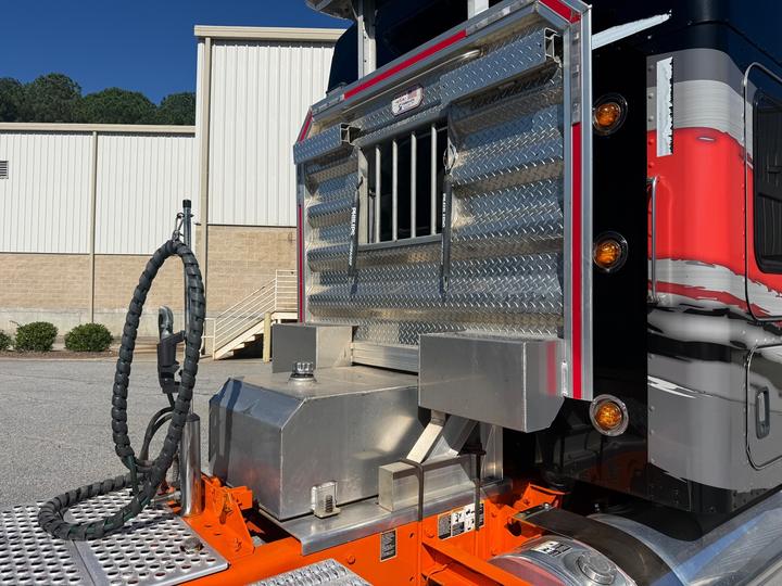 2022 Kenworth W900L 72" AeroCab Sleeper with Wet Kit, wet kit and hydraulic lines