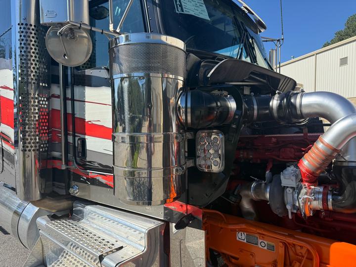 2022 Kenworth W900L 72" AeroCab Sleeper with Wet Kit, stack and air cleaner