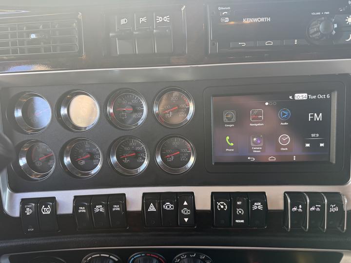 2022 Kenworth W900L 72" AeroCab Sleeper with Wet Kit, dash