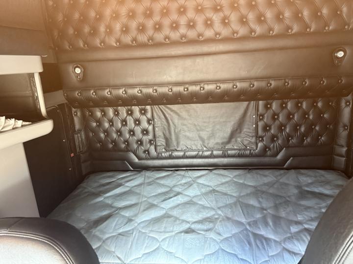 2022 Kenworth W900L 72" AeroCab Sleeper with Wet Kit, sleeper