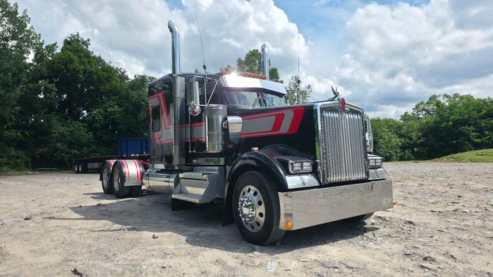2022 Kenworth W900L 72" Flat Top Sleeper, exterior photo 1