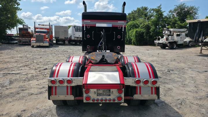 2022 Kenworth W900L 72" Flat Top Sleeper, exterior photo 3