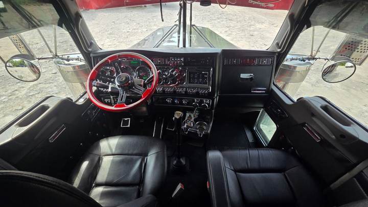 2022 Kenworth W900L 72" Flat Top Sleeper, interior photo 4