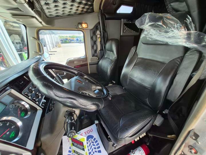 2022 Kenworth W900L 86" Studio Sleeper, interior photo 3