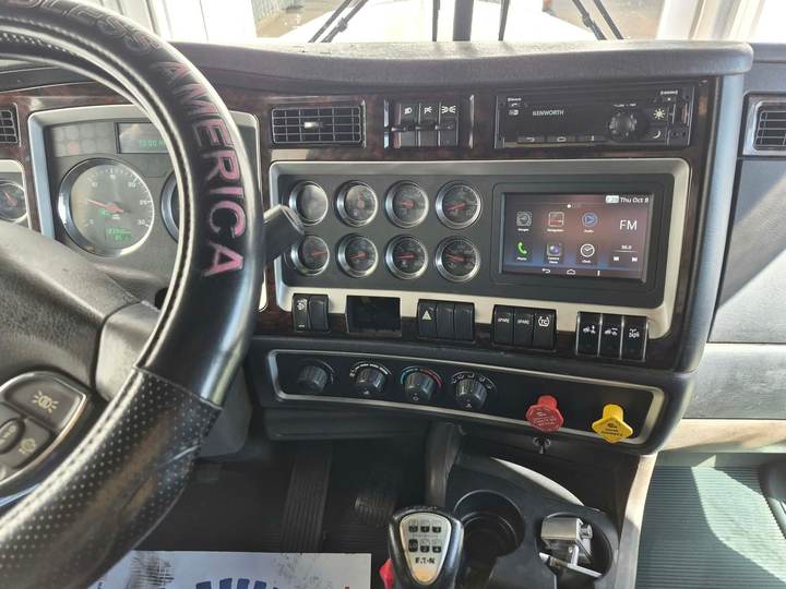 2022 Kenworth W900L 86" Studio Sleeper, interior photo 5
