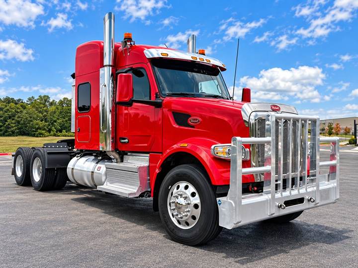 2022 Peterbilt 567 58" Mid Roof Sleeper, exterior photo 1