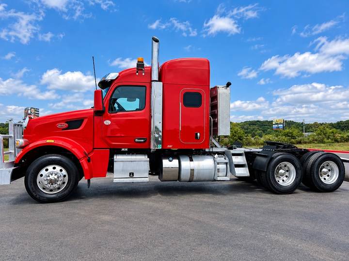 2022 Peterbilt 567 58" Mid Roof Sleeper, exterior photo 6