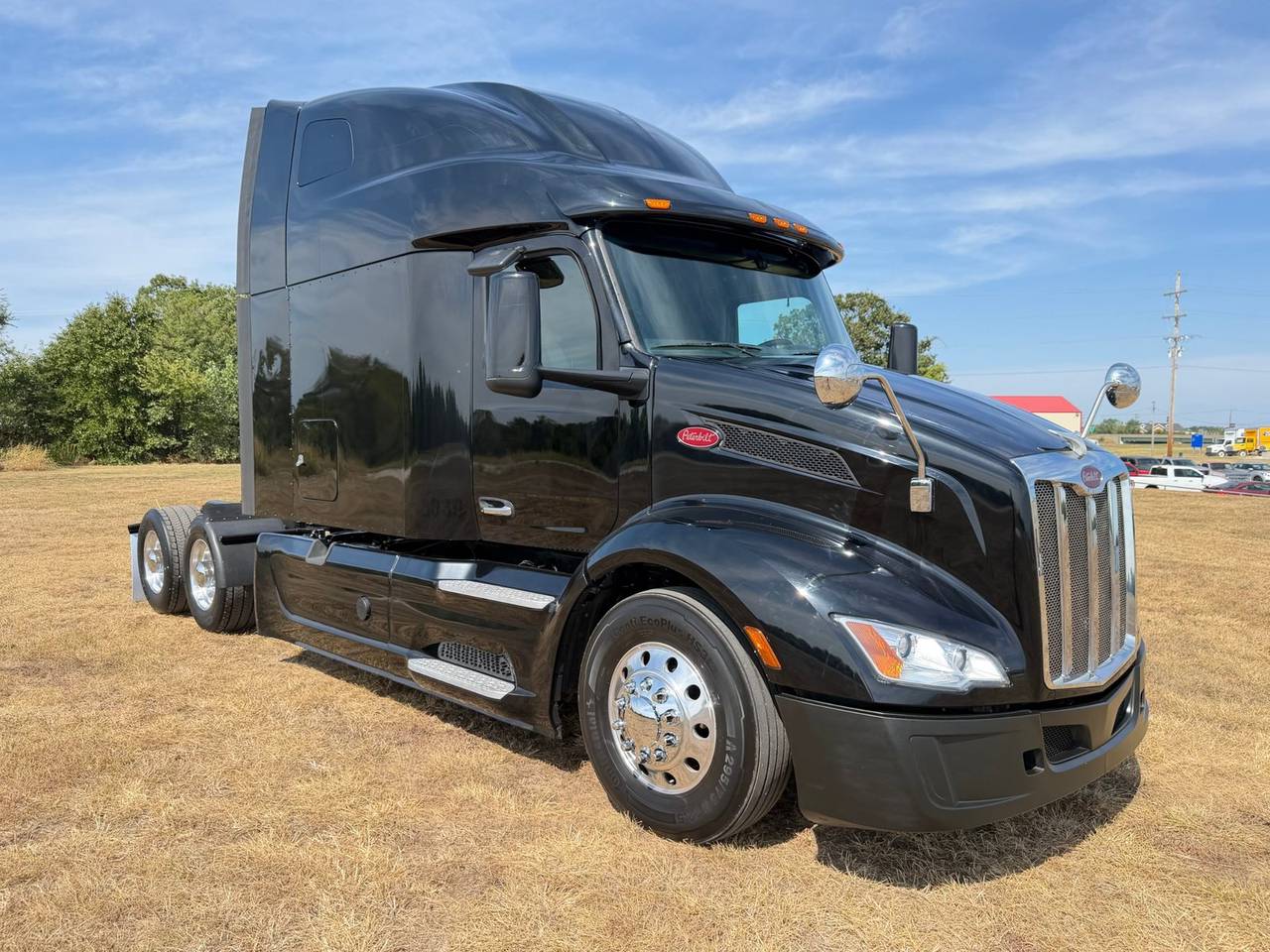 2022 Peterbilt 579 80" Raised Roof Sleeper, exterior photo 1