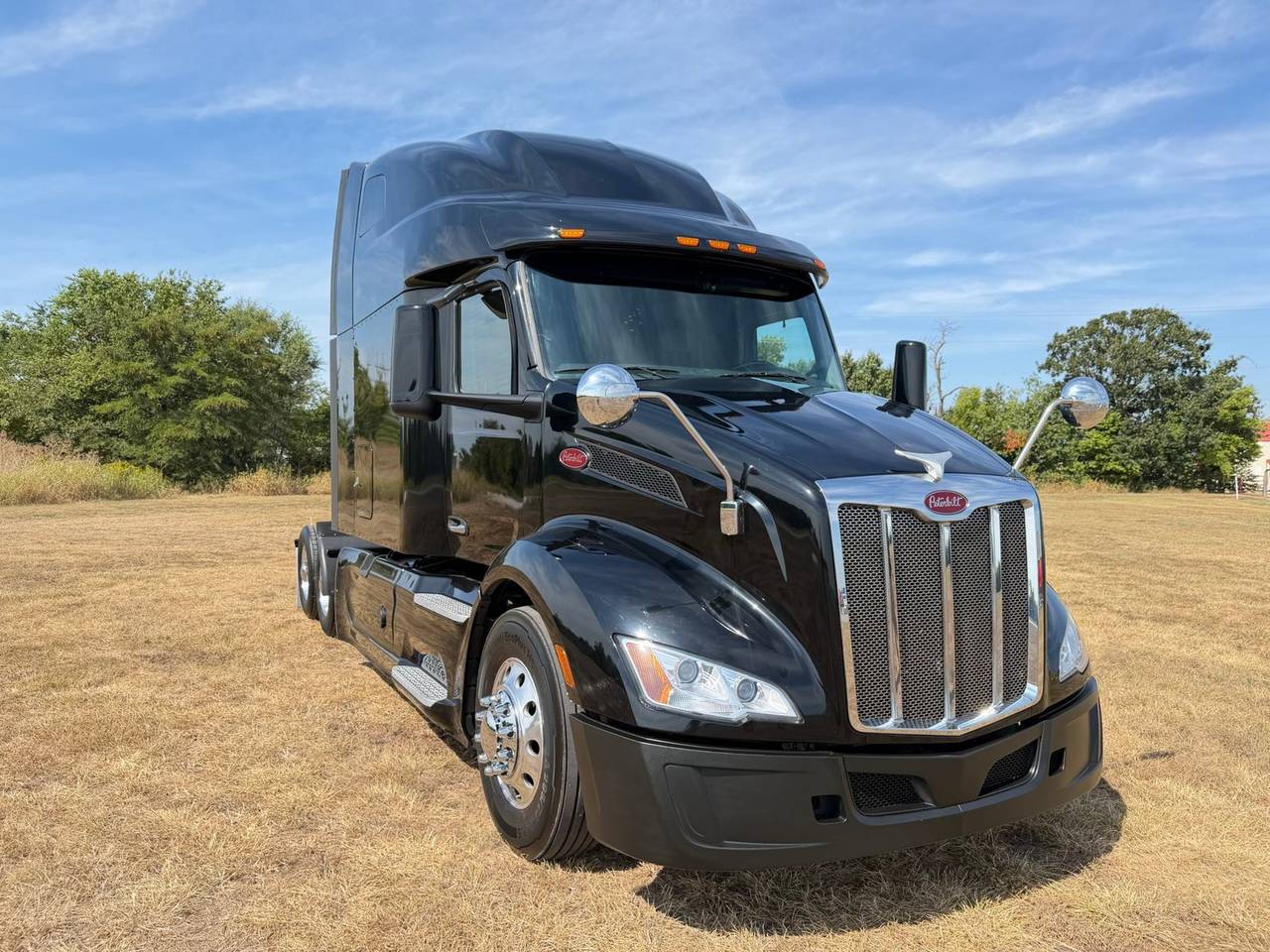 2022 Peterbilt 579 80" Raised Roof Sleeper, exterior photo 1