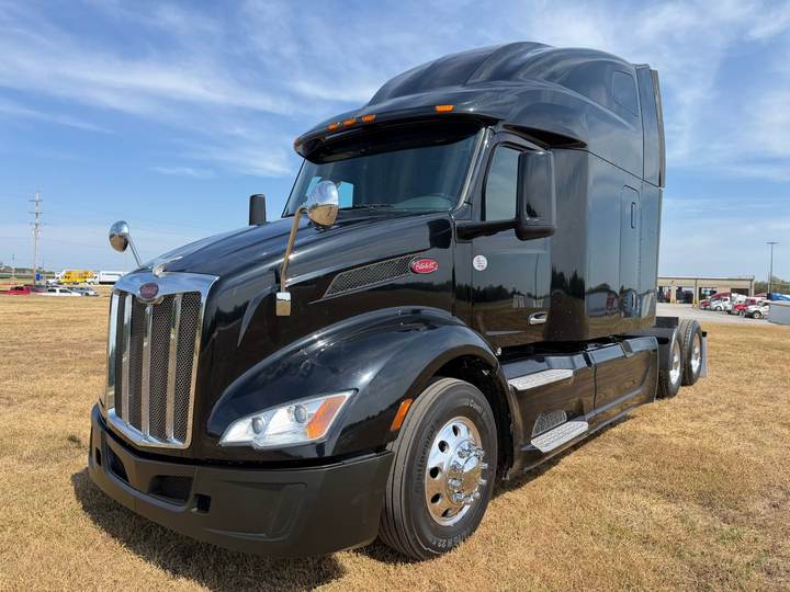2022 Peterbilt 579 80" Raised Roof Sleeper, exterior photo 6