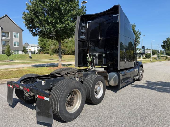 2022 Peterbilt 579 80" Raised Roof Sleeper, exterior photo 6