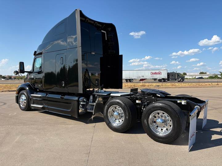 2022 Peterbilt 579 80" Raised Roof Sleeper, exterior photo 5