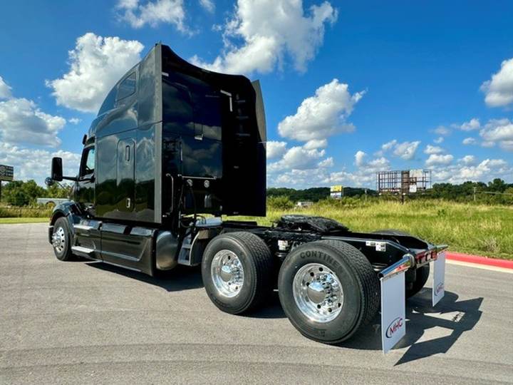 2022 Peterbilt 579 80" Raised Roof Sleeper, exterior photo 6