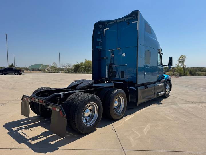 2022 Peterbilt 579 80" Raised Roof Sleeper, exterior photo 6